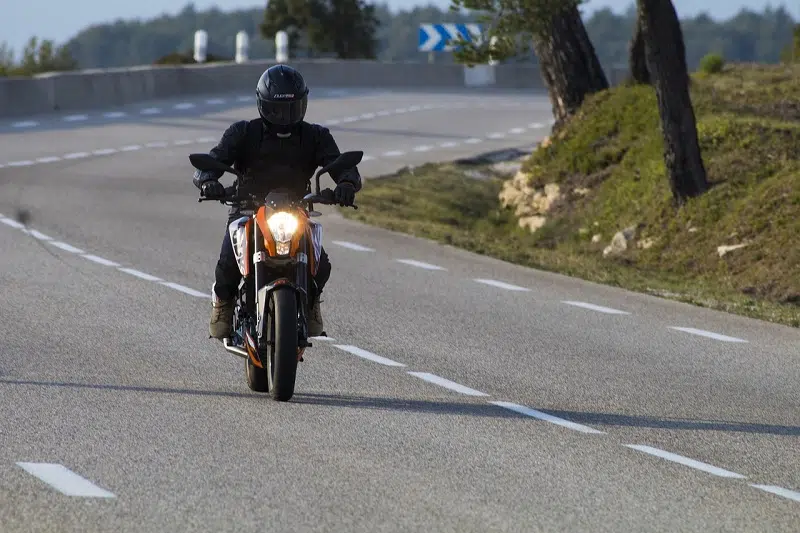 Combien de chevaux fiscaux pour jeune conducteur moto