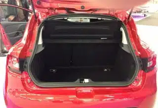 Découvrez l'intérieur de la Clio 4 taille du coffre, nouveautés 2019 et 2018