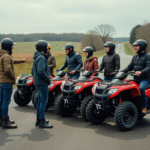 Groupe d'adultes autour de quads en campagne