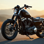 Moto Harley Davidson avec moteur 103 sur route ensoleillee