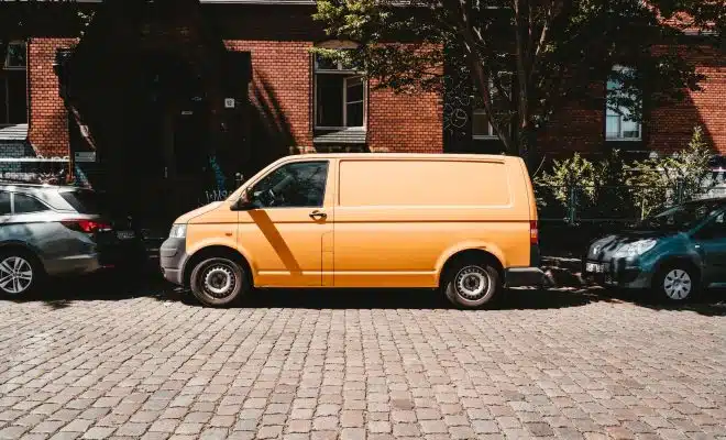 utilitaire jaune